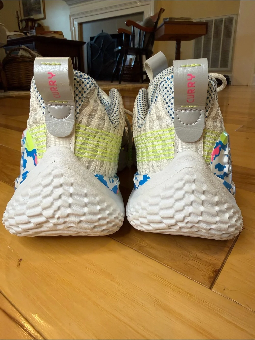 Under Armour Curry Splash Party Basketball Sneakers Sz 10 Tan Blue Pink VGUC
